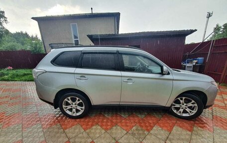 Mitsubishi Outlander III рестайлинг 3, 2013 год, 1 155 000 рублей, 8 фотография