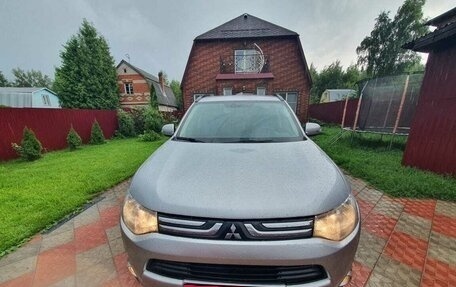 Mitsubishi Outlander III рестайлинг 3, 2013 год, 1 155 000 рублей, 3 фотография