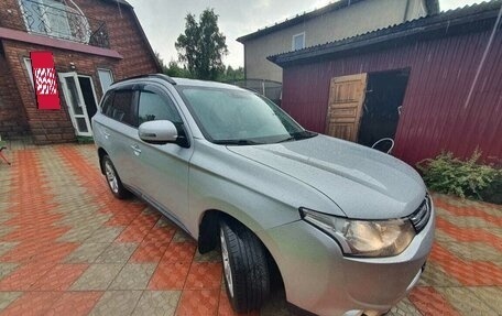 Mitsubishi Outlander III рестайлинг 3, 2013 год, 1 155 000 рублей, 4 фотография