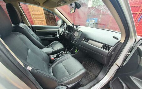 Mitsubishi Outlander III рестайлинг 3, 2013 год, 1 155 000 рублей, 16 фотография