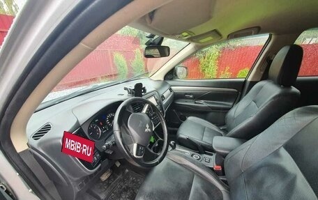 Mitsubishi Outlander III рестайлинг 3, 2013 год, 1 155 000 рублей, 14 фотография