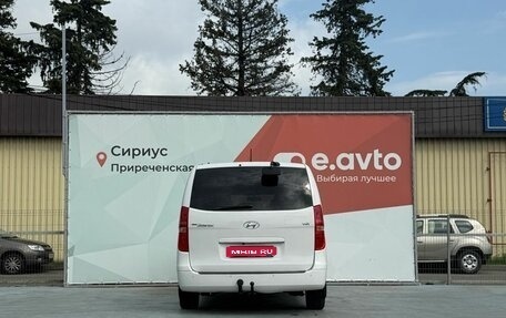 Hyundai Grand Starex Grand Starex I рестайлинг 2, 2016 год, 1 850 000 рублей, 1 фотография