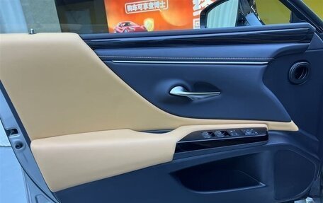 Lexus ES VII, 2022 год, 2 700 000 рублей, 10 фотография