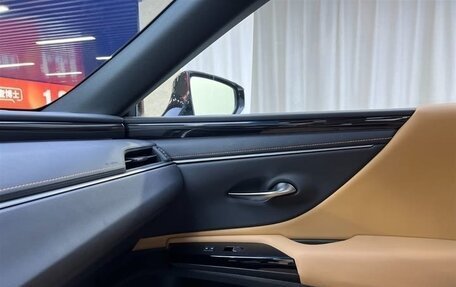 Lexus ES VII, 2022 год, 2 700 000 рублей, 13 фотография