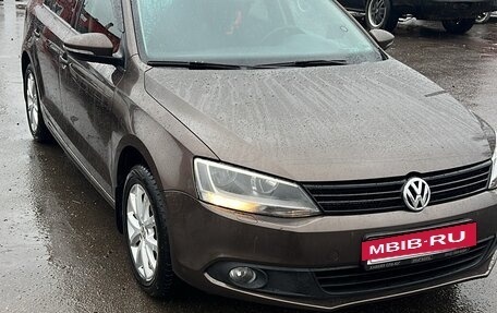 Volkswagen Jetta VI, 2013 год, 800 000 рублей, 3 фотография
