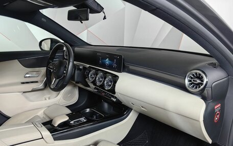 Mercedes-Benz A-Класс, 2018 год, 2 430 000 рублей, 13 фотография