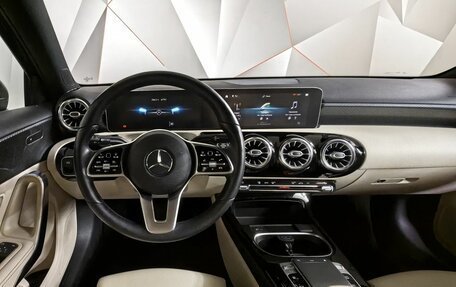 Mercedes-Benz A-Класс, 2018 год, 2 430 000 рублей, 20 фотография