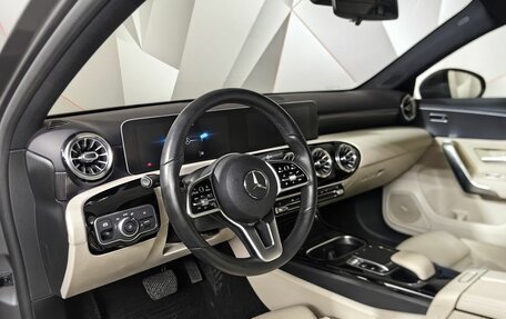Mercedes-Benz A-Класс, 2018 год, 2 430 000 рублей, 19 фотография
