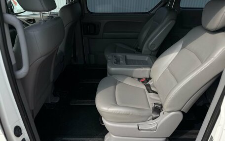 Hyundai Grand Starex Grand Starex I рестайлинг 2, 2016 год, 1 850 000 рублей, 14 фотография