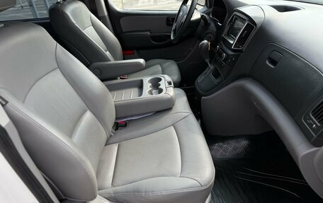 Hyundai Grand Starex Grand Starex I рестайлинг 2, 2016 год, 1 850 000 рублей, 13 фотография