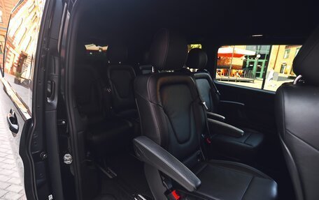 Mercedes-Benz V-Класс, 2018 год, 4 400 000 рублей, 9 фотография