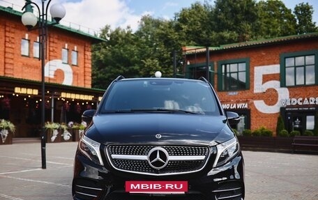 Mercedes-Benz V-Класс, 2018 год, 4 400 000 рублей, 2 фотография