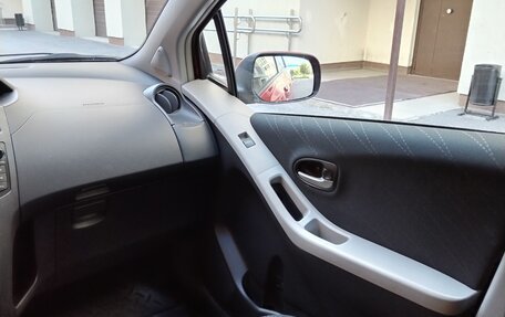 Toyota Yaris III рестайлинг, 2008 год, 600 000 рублей, 8 фотография