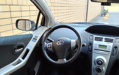Toyota Yaris III рестайлинг, 2008 год, 600 000 рублей, 9 фотография