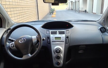 Toyota Yaris III рестайлинг, 2008 год, 600 000 рублей, 7 фотография
