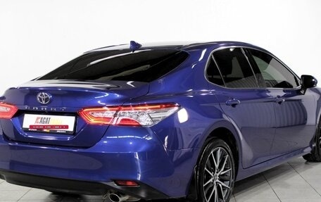 Toyota Camry, 2021 год, 3 450 000 рублей, 5 фотография