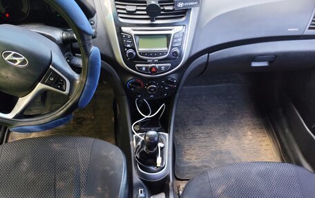 Hyundai Solaris II рестайлинг, 2011 год, 650 000 рублей, 1 фотография
