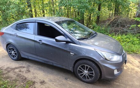 Hyundai Solaris II рестайлинг, 2011 год, 650 000 рублей, 2 фотография