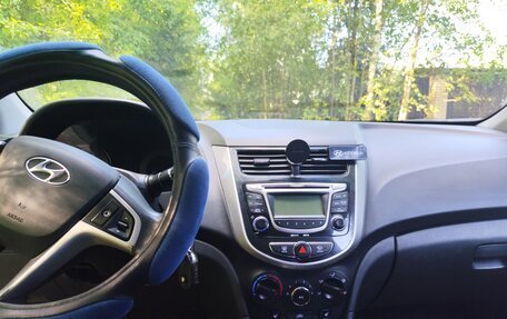 Hyundai Solaris II рестайлинг, 2011 год, 650 000 рублей, 3 фотография