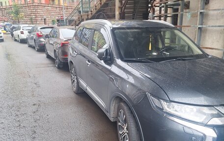 Mitsubishi Outlander III рестайлинг 3, 2017 год, 1 400 000 рублей, 8 фотография