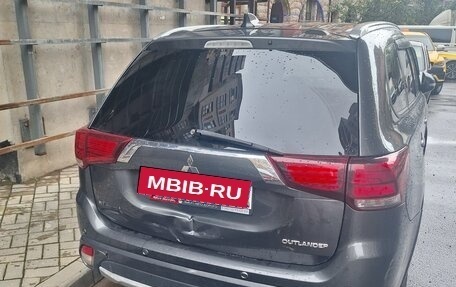 Mitsubishi Outlander III рестайлинг 3, 2017 год, 1 400 000 рублей, 3 фотография