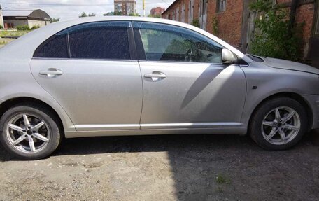 Toyota Avensis III рестайлинг, 2004 год, 670 000 рублей, 3 фотография