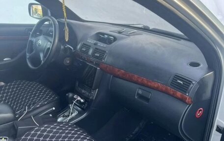 Toyota Avensis III рестайлинг, 2004 год, 670 000 рублей, 5 фотография
