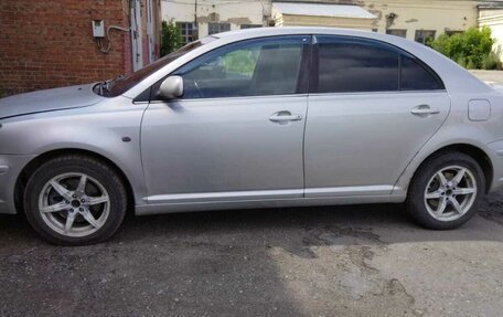 Toyota Avensis III рестайлинг, 2004 год, 670 000 рублей, 2 фотография