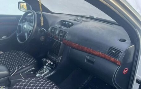 Toyota Avensis III рестайлинг, 2004 год, 670 000 рублей, 8 фотография