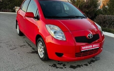 Toyota Yaris III рестайлинг, 2007 год, 695 000 рублей, 1 фотография