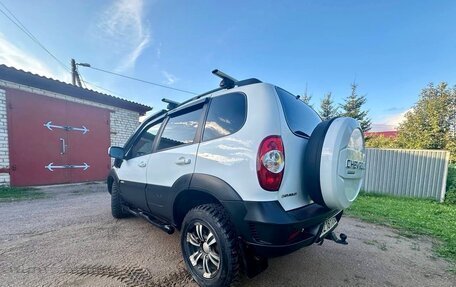 Chevrolet Niva I рестайлинг, 2018 год, 900 000 рублей, 3 фотография