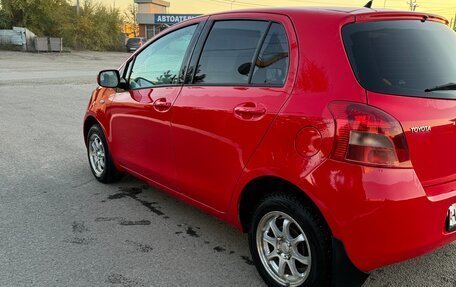 Toyota Yaris III рестайлинг, 2007 год, 695 000 рублей, 2 фотография