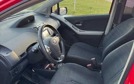 Toyota Yaris III рестайлинг, 2007 год, 695 000 рублей, 4 фотография