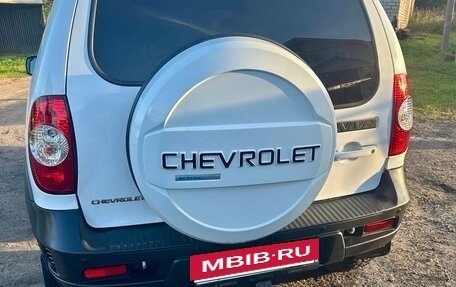 Chevrolet Niva I рестайлинг, 2018 год, 900 000 рублей, 4 фотография