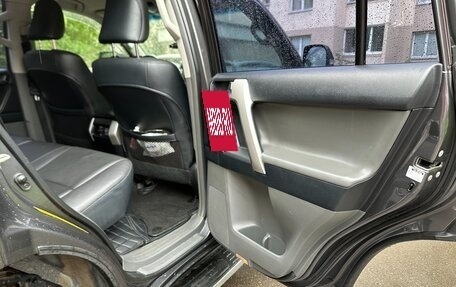 Toyota Land Cruiser Prado 150 рестайлинг 2, 2012 год, 3 100 000 рублей, 32 фотография