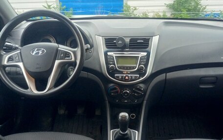 Hyundai Solaris II рестайлинг, 2012 год, 680 000 рублей, 15 фотография
