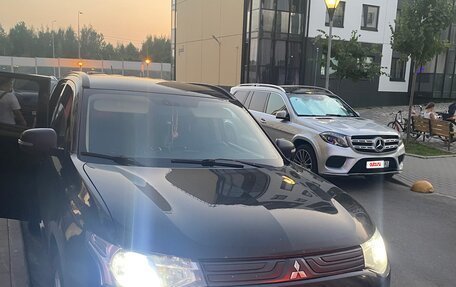 Mitsubishi Outlander III рестайлинг 3, 2013 год, 1 200 000 рублей, 7 фотография