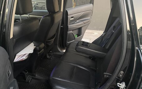 Mitsubishi Outlander III рестайлинг 3, 2013 год, 1 200 000 рублей, 5 фотография