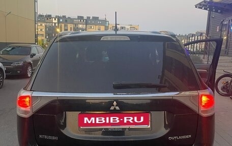 Mitsubishi Outlander III рестайлинг 3, 2013 год, 1 200 000 рублей, 2 фотография