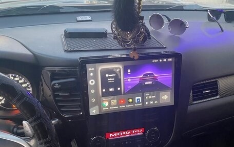 Mitsubishi Outlander III рестайлинг 3, 2013 год, 1 200 000 рублей, 3 фотография