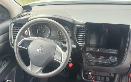 Mitsubishi Outlander III рестайлинг 3, 2018 год, 1 330 000 рублей, 4 фотография