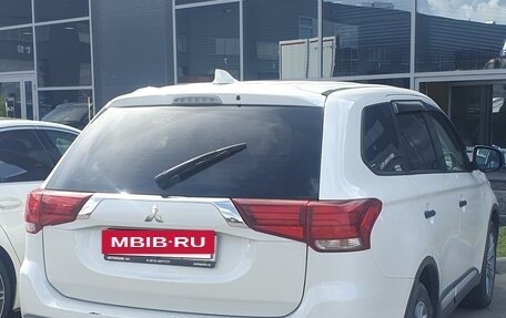 Mitsubishi Outlander III рестайлинг 3, 2018 год, 1 330 000 рублей, 3 фотография