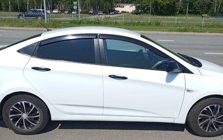 Hyundai Solaris II рестайлинг, 2015 год, 820 000 рублей, 3 фотография
