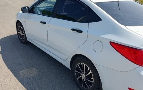 Hyundai Solaris II рестайлинг, 2015 год, 820 000 рублей, 4 фотография