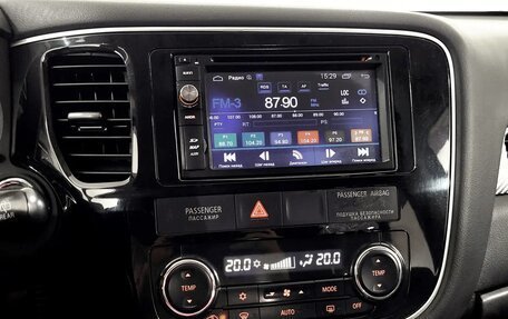 Mitsubishi Outlander III рестайлинг 3, 2015 год, 1 420 000 рублей, 7 фотография
