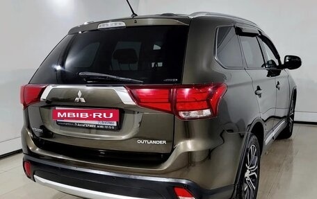 Mitsubishi Outlander III рестайлинг 3, 2015 год, 1 420 000 рублей, 4 фотография