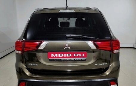 Mitsubishi Outlander III рестайлинг 3, 2015 год, 1 420 000 рублей, 3 фотография