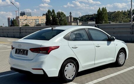 Hyundai Solaris II рестайлинг, 2018 год, 630 000 рублей, 3 фотография