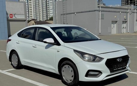 Hyundai Solaris II рестайлинг, 2018 год, 630 000 рублей, 2 фотография