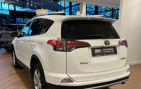 Toyota RAV4, 2017 год, 2 050 000 рублей, 2 фотография